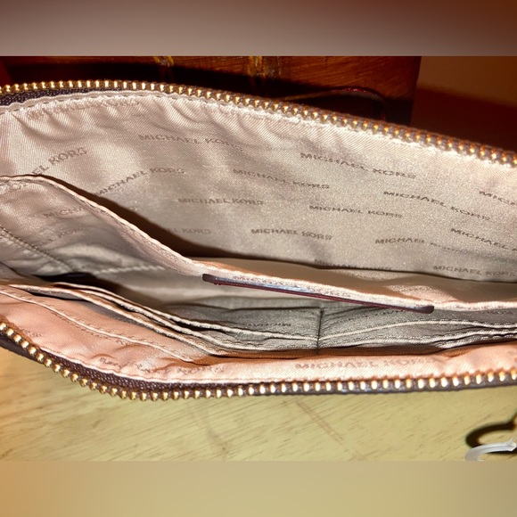 MICHAEL Michael Kors
Illustrations Drive Away Large Zip Clutch Bag - Picture 7 of 10